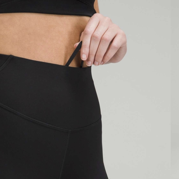 Lululemon Base Pace High-Rise Reflective Tight 25"Black, Size 6 - Picture 4 of 10
